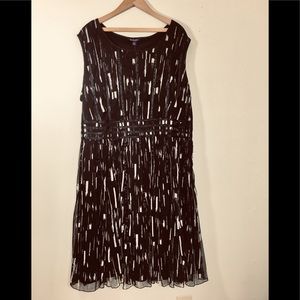 Roaman’s dress black white print sz.. 28
